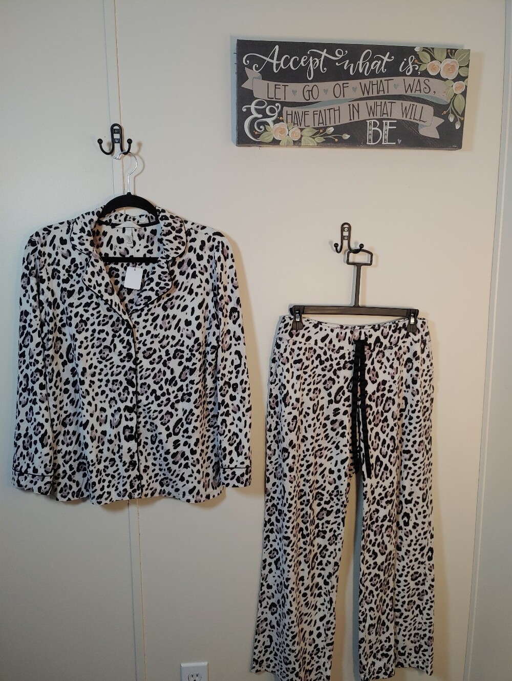 Like New Soma Medium Black/brown Cheetah Print Long Sleeve Pajama Set - Picture 4 of 9